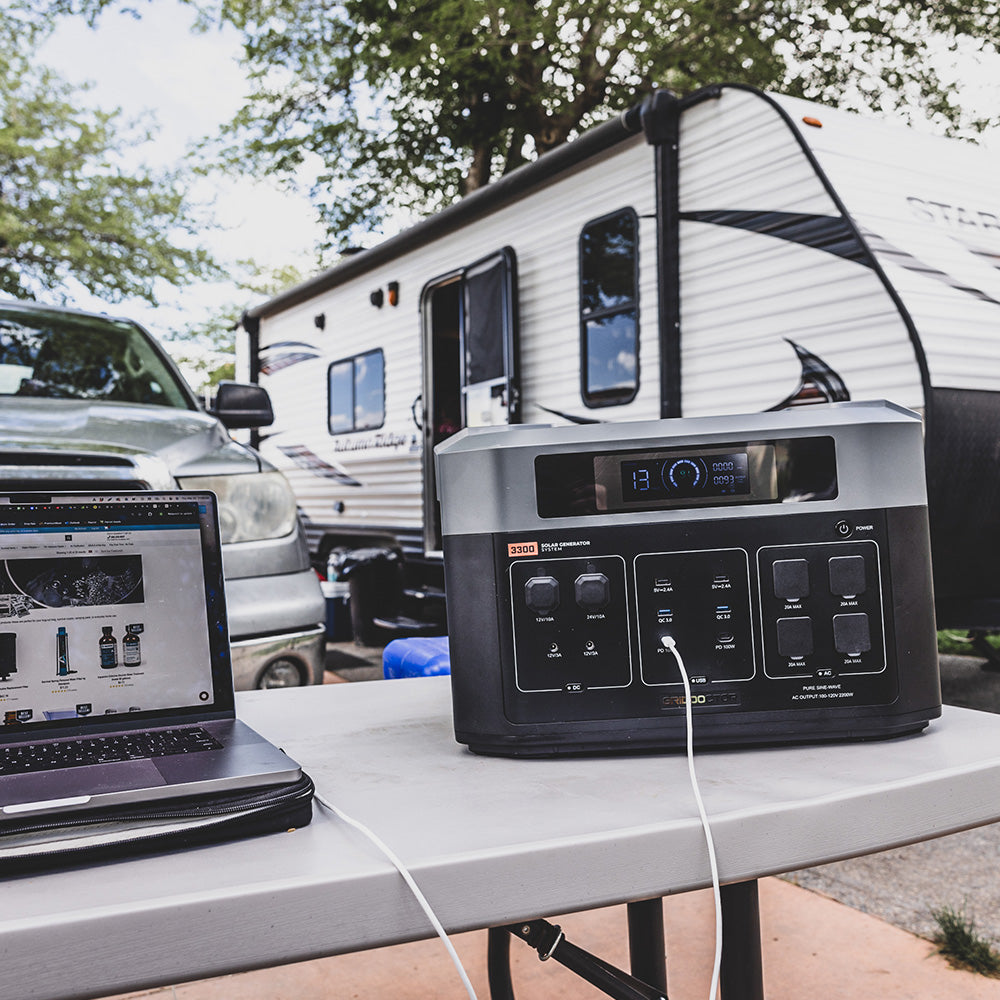 Grid Doctor 3300 Charging Laptop working outside